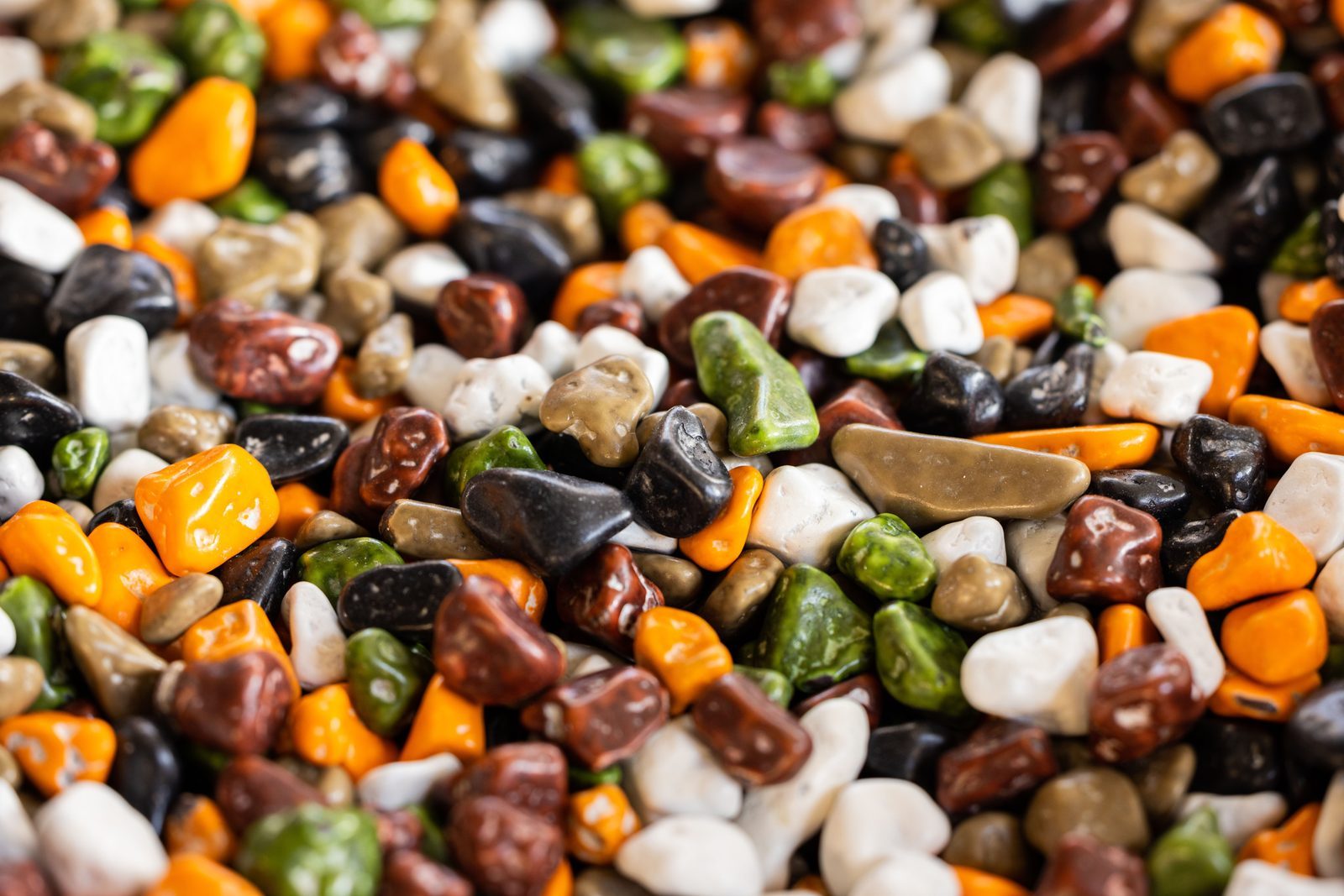 Decorative gravel display